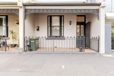 A Carlton Classic - Quaint Inner-City Getaway - Holiday Cairns 4