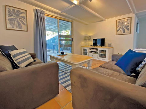 AMITY POINT WATERFRONT CABINS- TAMDHU - Holiday Cairns 2