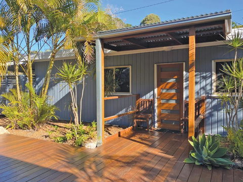 AMITY POINT WATERFRONT CABINS- TAMDHU - Holiday Cairns 0