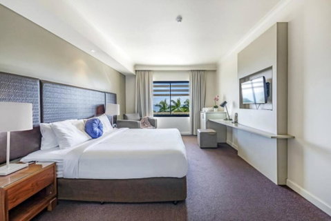 An Exceptional Seaside Esplanade Locale With Pool - Holiday Cairns 0