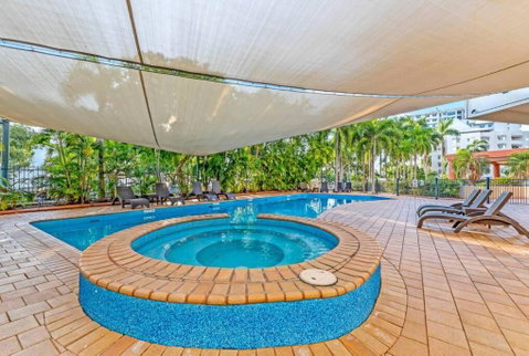 An Exceptional Seaside Esplanade Locale With Pool - Holiday Cairns 1