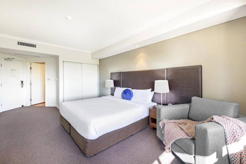 An Exceptional Seaside Esplanade Locale With Pool - Holiday Cairns 3