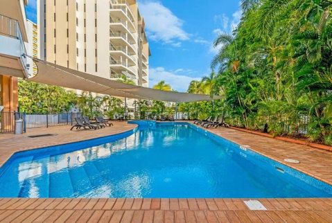 An Exceptional Seaside Esplanade Locale With Pool - Holiday Cairns 4