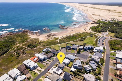 Anna Bay Beach Shack 44 Ocean Avenue Fantastic 2 Storey House With Spectacular Views - Holiday Cairns 0