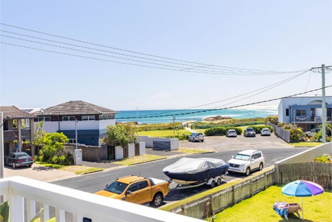 Anna Bay Beach Shack 44 Ocean Avenue Fantastic 2 Storey House With Spectacular Views - Holiday Cairns 1