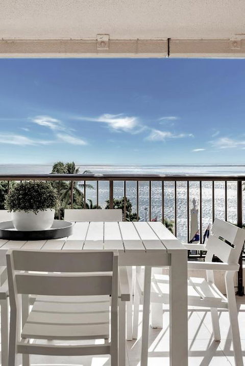 Aquarius Luxury Apartment - Holiday Cairns 0