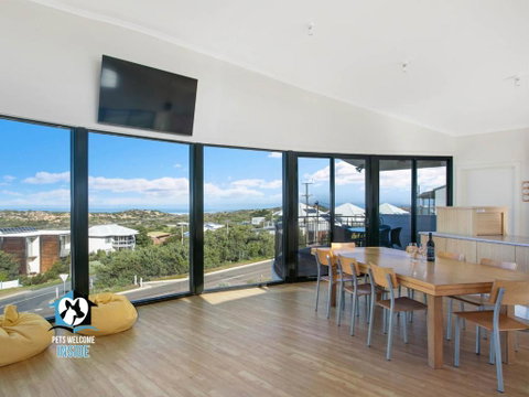 Architect Designed Beach House With Sweeping Views - Holiday Cairns 1