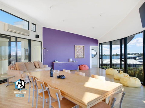 Architect Designed Beach House With Sweeping Views - Holiday Cairns 2