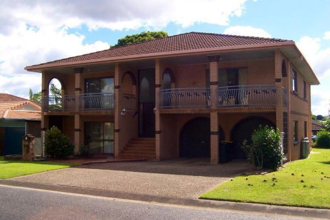 Aspley Bedroom & Share Bathroom With Other Guests - Holiday Cairns 1