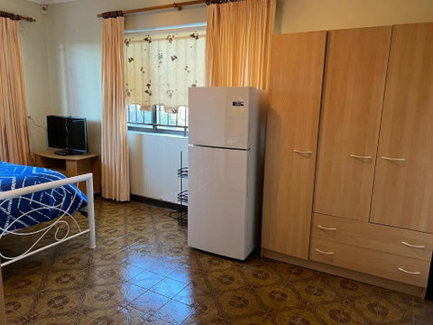 Aspley Bedroom & Share Bathroom With Other Guests - Holiday Cairns 3