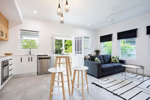 Bamboo Villa - Pet Friendly Luxury Villa Next To Botanical Gardens - Holiday Cairns 3
