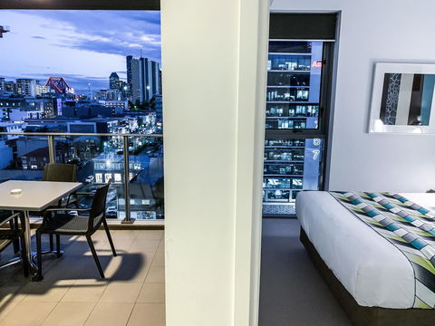 M&A Apartments - Holiday Cairns 23