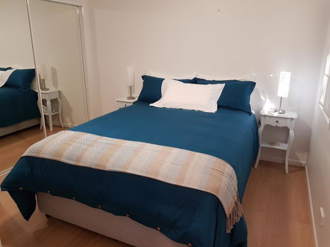 Bee-Haven Cottage - Holiday Cairns 0