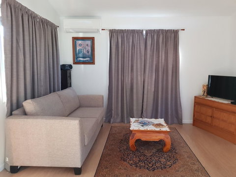 Bee-Haven Cottage - Holiday Cairns 6