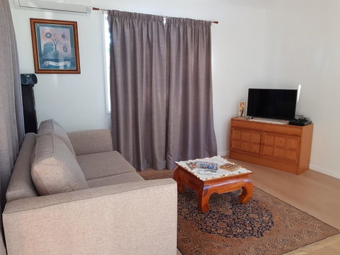Bee-Haven Cottage - Holiday Cairns 5