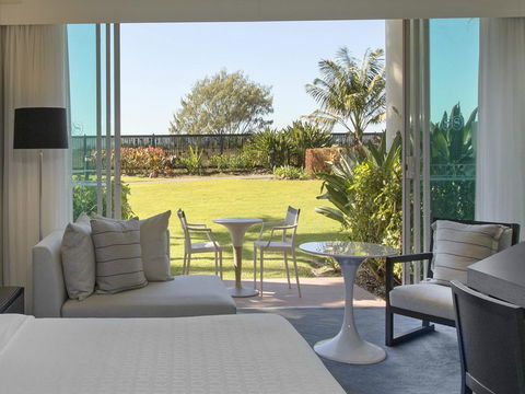 Sheraton Grand Mirage Resort Gold Coast - Holiday Cairns 18