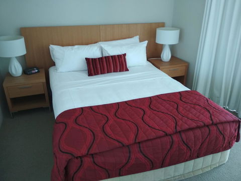 Maldives Resort Main Beach, Gold Coast - Holiday Cairns 36