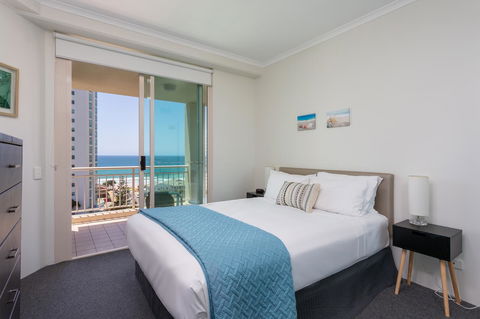 Maldives Resort Main Beach, Gold Coast - Holiday Cairns 20