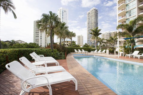Maldives Resort Main Beach, Gold Coast - Holiday Cairns 25