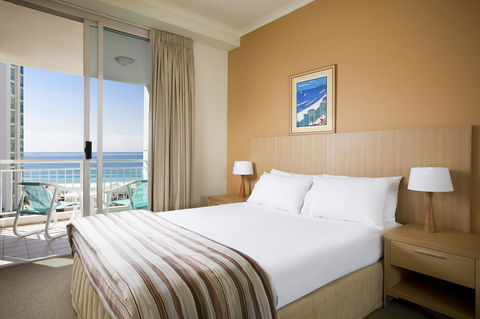 Maldives Resort Main Beach, Gold Coast - Holiday Cairns 40