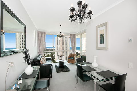 Maldives Resort Main Beach, Gold Coast - Holiday Cairns 31