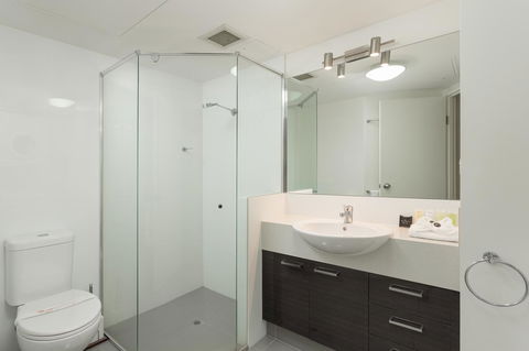 Maldives Resort Main Beach, Gold Coast - Holiday Cairns 19