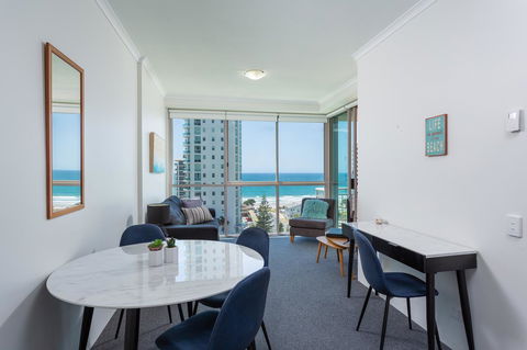 Maldives Resort Main Beach, Gold Coast - Holiday Cairns 21