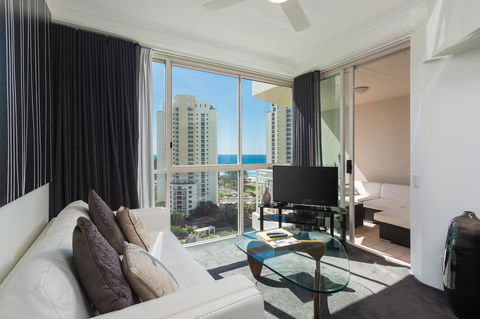 Maldives Resort Main Beach, Gold Coast - Holiday Cairns 18