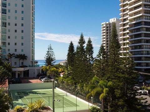 Maldives Resort Main Beach, Gold Coast - Holiday Cairns 28