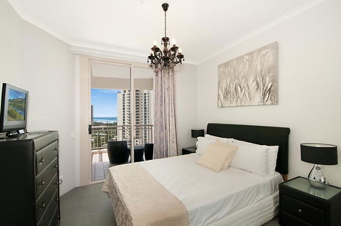 Maldives Resort Main Beach, Gold Coast - Holiday Cairns 33
