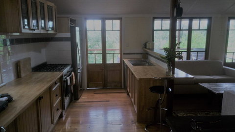 Boonah Cottage - Holiday Cairns 8
