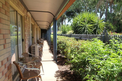 Midlander Motor Inn - Holiday Cairns 14
