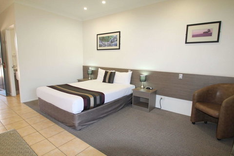 Midlander Motor Inn - Holiday Cairns 13
