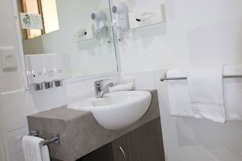 Midlander Motor Inn - Holiday Cairns 10