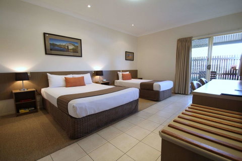 Midlander Motor Inn - Holiday Cairns 11