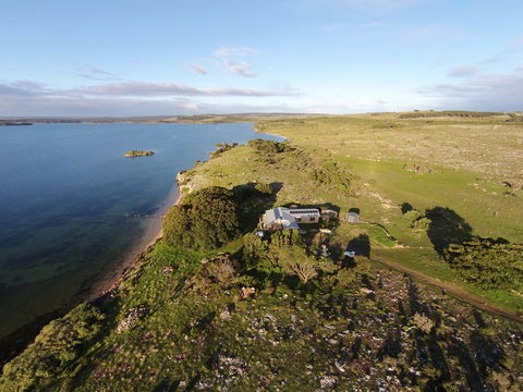 Ratcliff Cottage - Holiday Cairns 0