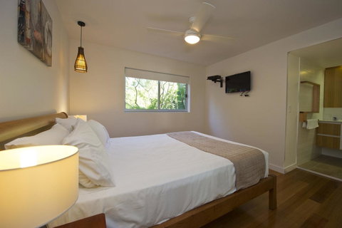 Maggies Beachfront Apartment 7 - Holiday Cairns 6