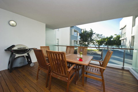 Maggies Beachfront Apartment 7 - Holiday Cairns 11