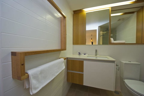 Maggies Beachfront Apartment 7 - Holiday Cairns 8