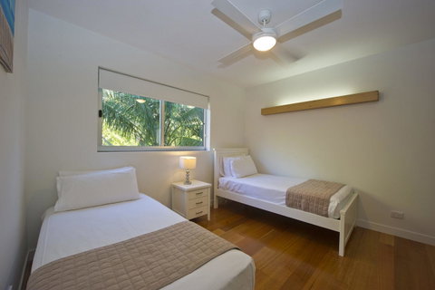 Maggies Beachfront Apartment 7 - Holiday Cairns 12