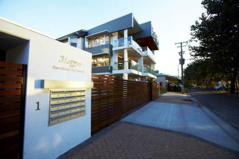 Maggies Beachfront Apartment 7 - Holiday Cairns 4