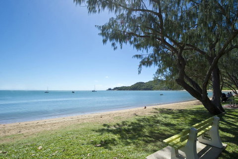 Maggies Beachfront Apartment 7 - Holiday Cairns 13