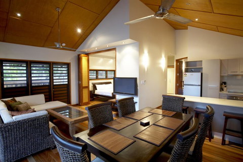 Pure Magnetic, 9 The Esplanade, Nelly Bay - Holiday Cairns 12