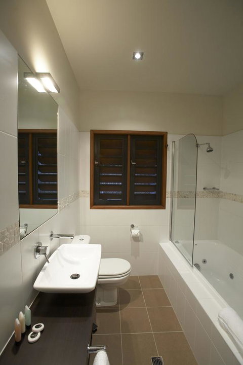Pure Magnetic, 9 The Esplanade, Nelly Bay - Holiday Cairns 8