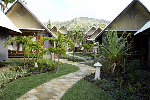 Pure Magnetic, 9 The Esplanade, Nelly Bay - Holiday Cairns 0