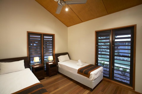 Pure Magnetic, 9 The Esplanade, Nelly Bay - Holiday Cairns 10