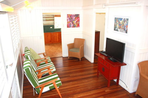 Daggoombah Holiday Home Magnetic Island - Holiday Cairns 7