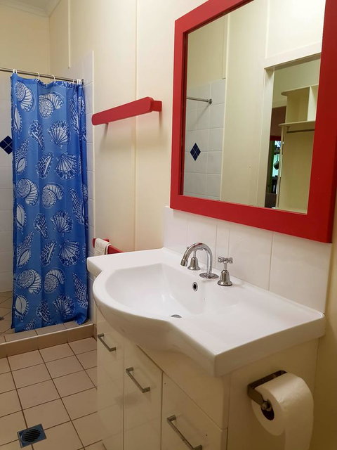 Arcadia Beach Guest House And Car Hire - Holiday Cairns 29