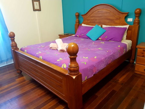 Arcadia Beach Guest House And Car Hire - Holiday Cairns 10