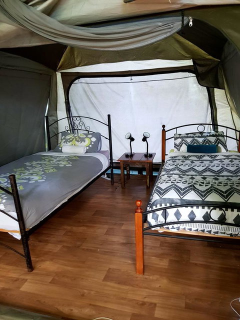 Arcadia Beach Guest House And Car Hire - Holiday Cairns 42